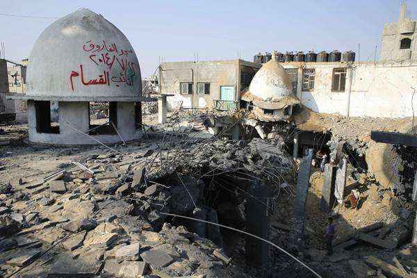 Mesquita atingida em ataque aéreo israelense em Rafah, no sul da Faixa de Gaza