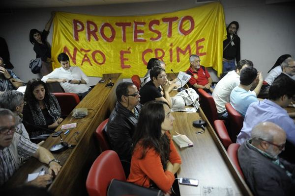 OAB/RJ e organizações sociais fazem ato em defesa do Estado Democrático de Direito e contra a prisão de ativistas no Rio