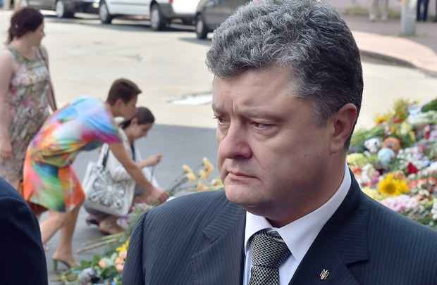 Petro Poroshenko pediu aos deputados que examinem as leis que permitiram aumentar o orçamento