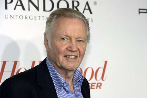 Jon Voight, pai de Angelina Jolie, responde Javier Bardem e Penélope Cruz em carta