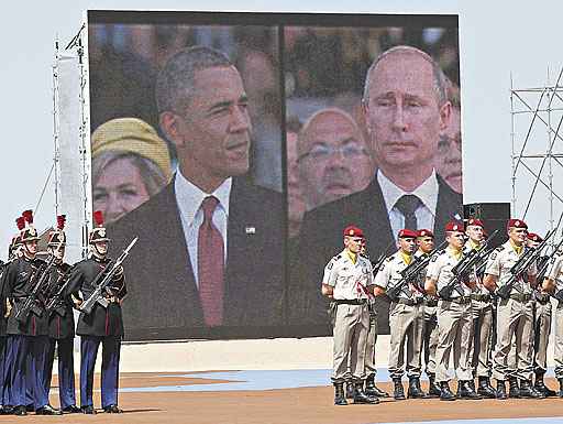 Telão mostra imagens de Obama e do presidente russo, Vladimir Putin, nas comemorações pelos 70 anos do Dia D, na França: potências em temporada de atritos e disputas