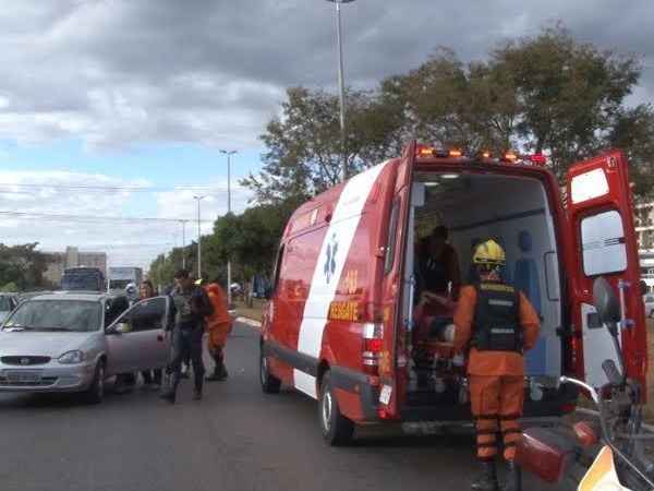 O motociclista prestou socorro e esperou a chegada dos bombeiros. A vítima foi encaminhada ao Hospital Regional de Taguatinga