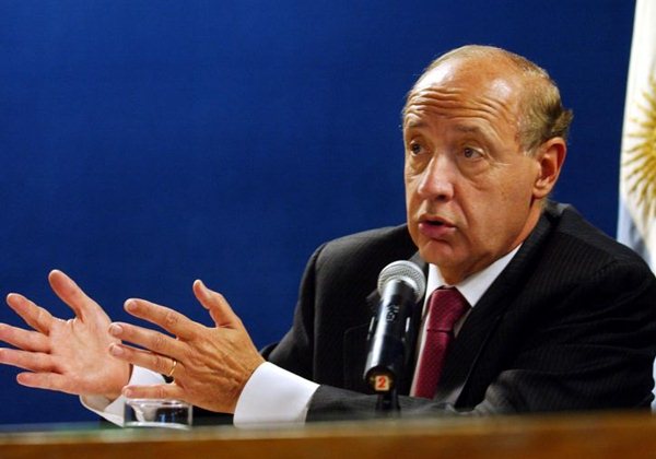 Roberto Lavagna, ex-ministro da economia na Argentina negou que o país esteja em novo default e afirma que o país vive uma situação 