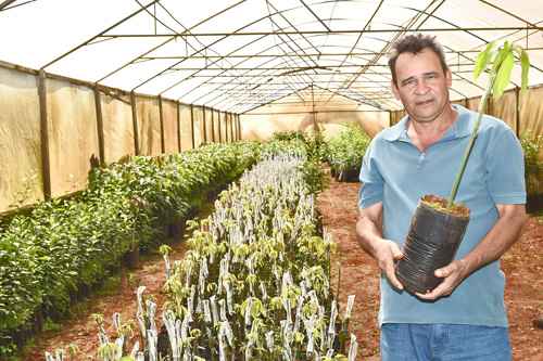 João Rocha de Oliveira, agricultor: dessa terra, consegui o que, para mim, foi o melhor investimento: formar os meus três filhos