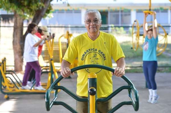 Desde que precisou ser internado por causa do diabetes, Eurípedes Barreto, 67 anos, mudou os hábitos de vida