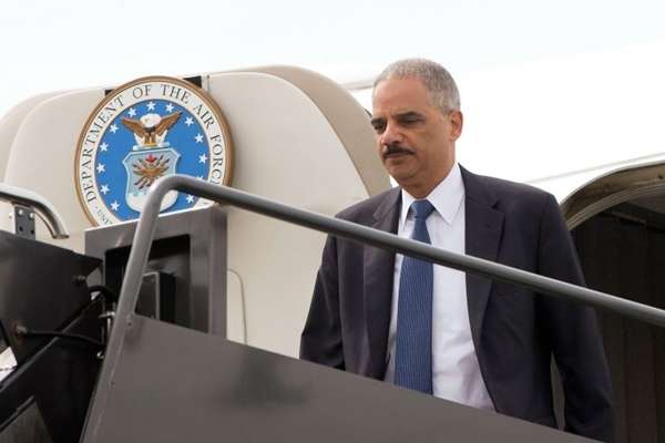 O secretário da Justiça dos Estados Unidos, Eric Holder, é o funcionário de mais alto escalão do governo Barack Obama a visitar Ferguson