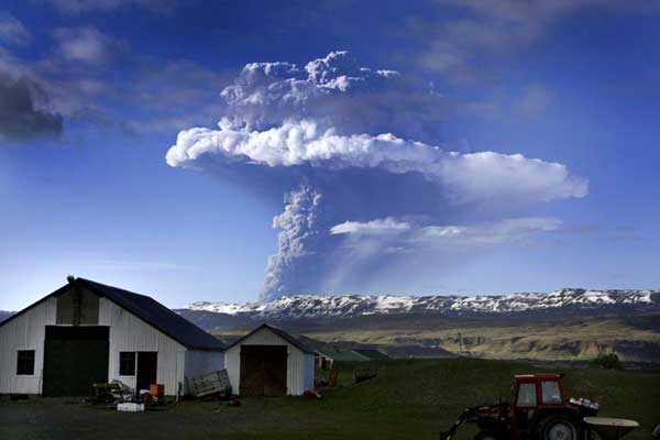 O vulcão Bardarbunga, de mais de 2 mil metros de altura, fica abaixo da maior geleira islandesa, a Vatnajökull