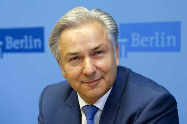 Klaus Wowereit assumiu a prefeitura de Berlim em 2001, dois anos depois da mudança da sede do governo e do Parlamento da Federação para Bonn