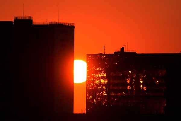 Temperatura máxima prevista é 32ºC, com umidade relativa do ar entre 50% e 20%