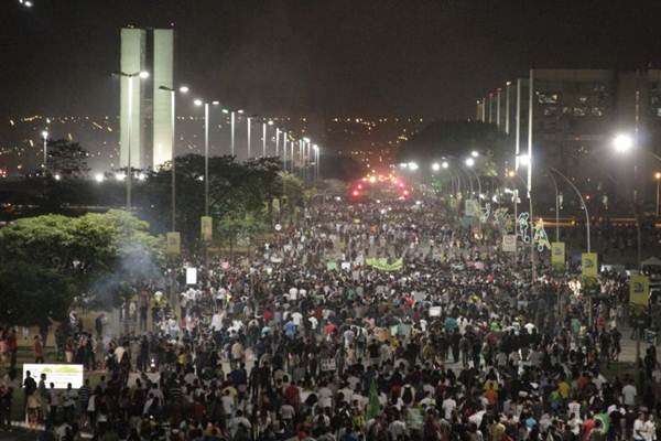 Em junho de 2013, milhares de pessoas foram às ruas protestar contra a corrupção e aos gastos da Copa do Mundo de 2014