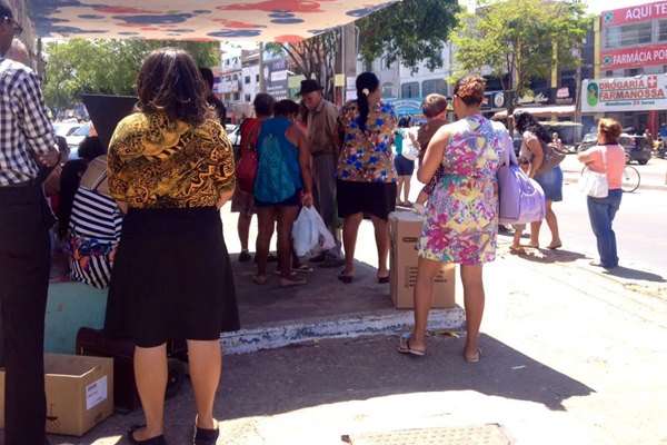 Parada no Paranoá: lotada em pleno sábado por falta de transporte