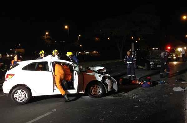 Segundo informações de testemunhas, a vítima morreu na hora e outros quatro pessoas foram encaminhadas para o hospital