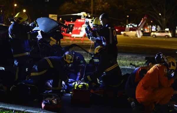 Segundo informações de testemunhas, a vítima morreu na hora e outros quatro pessoas foram encaminhadas para o hospital