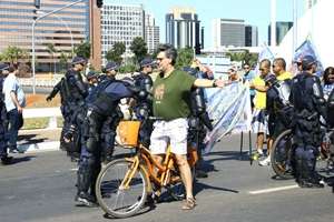 Revista policial nos passantes