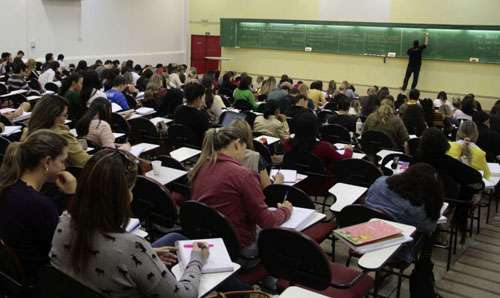 Cursinhos lotados: candidatos devem ficar atentos para não perder prazos