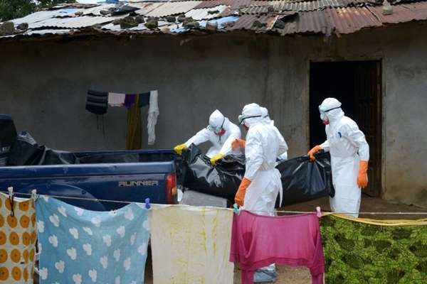 Vírus ebola já matou 2.100 pessoas em quatro países desde o início do ano - mais da metade deles na Libéria