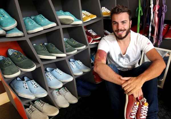 Miguel Marinho, sócio da empresa Muv Custom Shoes, no shopping Conjunto Nacional