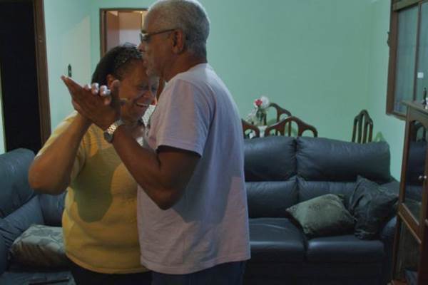 Casal de protagonistas foi inspirado nos pais do cineasta mineiro