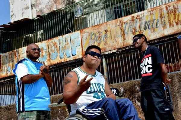 Dj Jamaika (E), Marquim da Tropa e Dino Black, participam do elenco de 