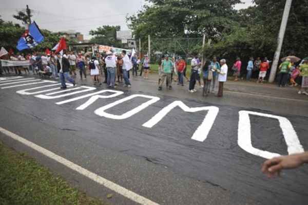 Manifestação de moradores da Vila Autódromo, no Rio de Janeiro