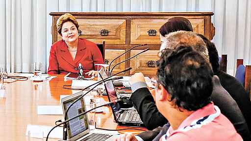 Dilma se reuniu com blogueiros e voltou a falar em regulação da mídia