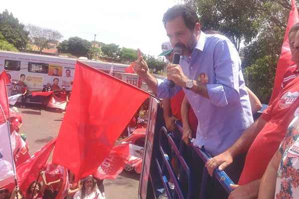 Agnelo pede apoio aos militantes no Guará