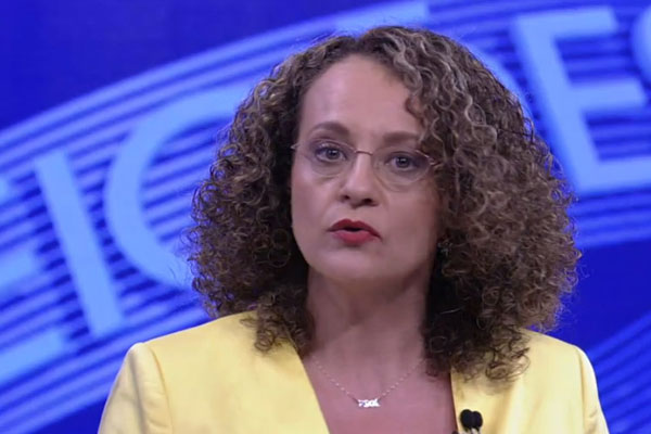 Responsável pela primeira pergunta no debate da Rede Globo, Luciana Genro (PSOL) diz que corrupção é fruto de %u201Calianças com a direita%u201D