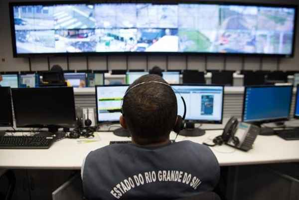 Câmeras do Centro Integrado de Comando e Controle (CICC) vão fiscalizar a boca de urna na Grande Porto Alegre