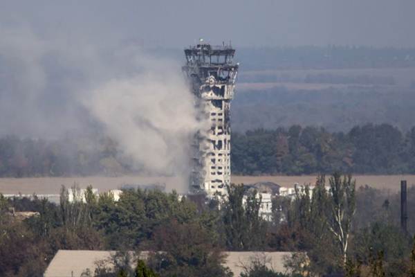 Depois de um dia de ataques e contra-ataques, o exÃ©rcito ucraniano afirmou neste sÃ¡bado que controlava o aeroporto da cidade