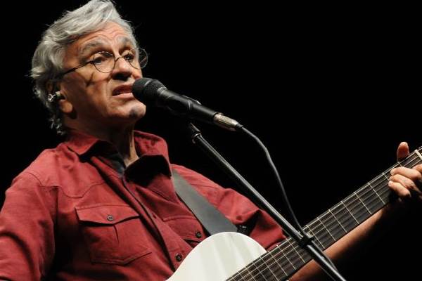 Entre os brasileiros, o queridinho da premiação é Caetano Veloso