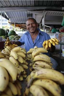 Pioneiro na Feira do Buritis, piauiense conquista clientes com negociação de preços e oferta das mais diversificadas espécies, mesmo fora de época