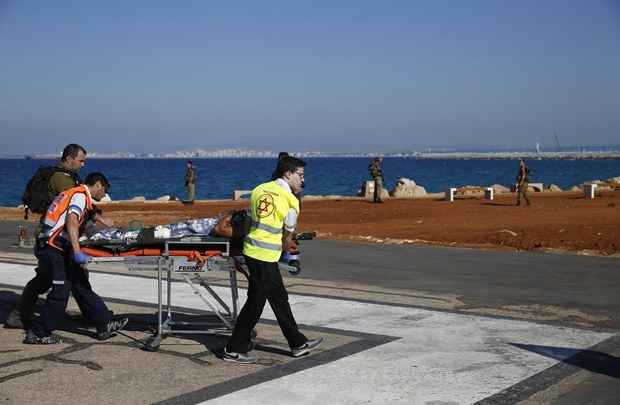 Soldado é levado para hospital no Norte da cidade de Haifa