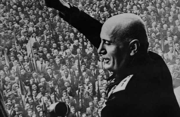 Um ano após o filme ocorreu a Marcha sobre Roma, levando Mussolini ao poder