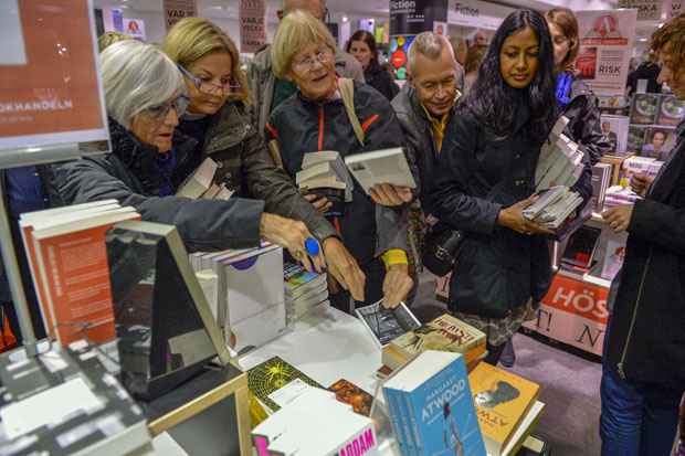 Manhã foi de forte movimentação no estande da editora francesa Gallimard