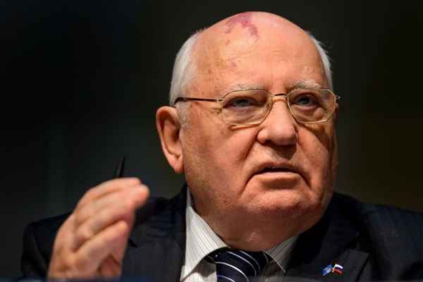 Gorbachev foi internado e disse estar disposto a lutar pela vida