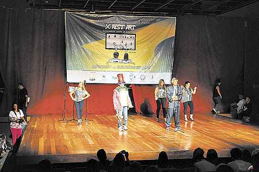 O palco do Teatro dos Bancários recebeu os participantes da mostra competitiva