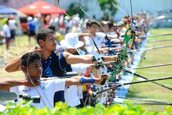 Jovens indígenas do Amazonas participam do 7° Campeonato Brasileiro Infantil, Cadete, Juvenil de Tiro com Arco 2014, o projeto busca vagas para Olimpíadas