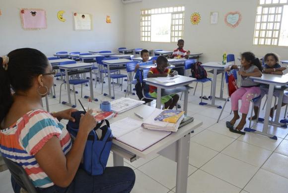 De acordo com a coordenadora da pesquisa, Maria Lucia Vieira, o aumento no número de crianças na escola pode estar relacionado ao fato de que mais mulheres estão entrando para o mercado de trabalho