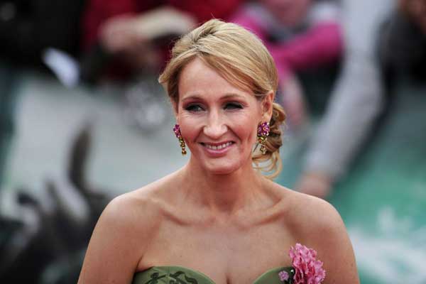 J.K. Rowling vendeu mais de 450 milhões de exemplares de seus sete tomos de Harry Potter