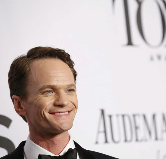 Neil Patrick Harris já tem experiência apresentando prêmios como o Tony