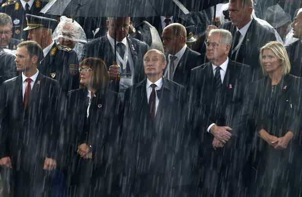 Putin participou nesta quinta-feira (16/10) das comemorações dos 70 anos de libertação de Belgrado pelo Exército Vermelho