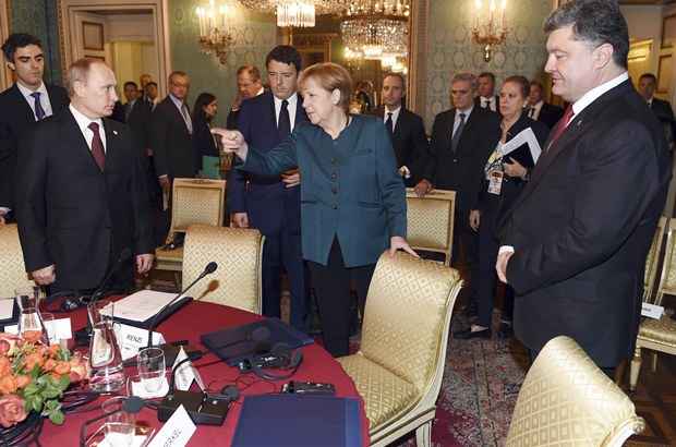 Na reunião também estiveram presentess o presidente francês François Hollande e a chanceler alemã Angela Merkel