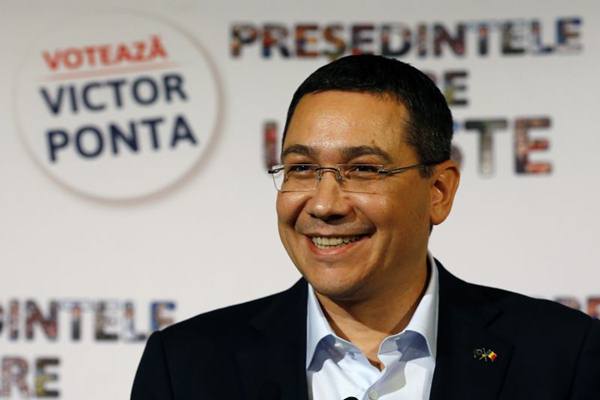 O primeiro-ministro Ponta, de 42 anos, fala com a imprensa