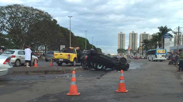 O acidente causou transtornos para os motoristas que passavam pelo Pistão Sul