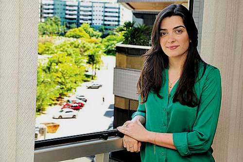 Depois que um besouro entrou no pijama da estudante Júlia, ela optou por instalar um aparelho de ar-condicionado e deixar as janelas fechadas