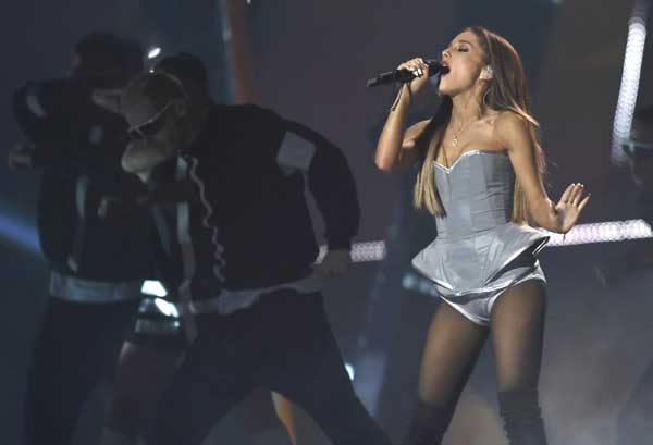 Bombando: Ariana Grande abriu o EMA, em Glasgow, na Escócia