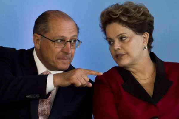 Governador nega falta de água no estado, mas pediu a presidente Dilma Rousseff prioridade em oito obras. Reservas estão 40% abaixo da média histórica de 83 anos