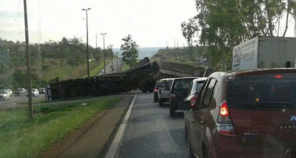 O acidente ocorreu no sentido Brasília-Planaltina