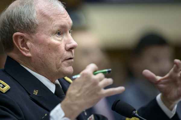 A visita do general Dempsey aconteceu poucos dias depois da decisão de Obama de enviar conselheiros militares ao Iraque para treinar tropas contra os jihadistas