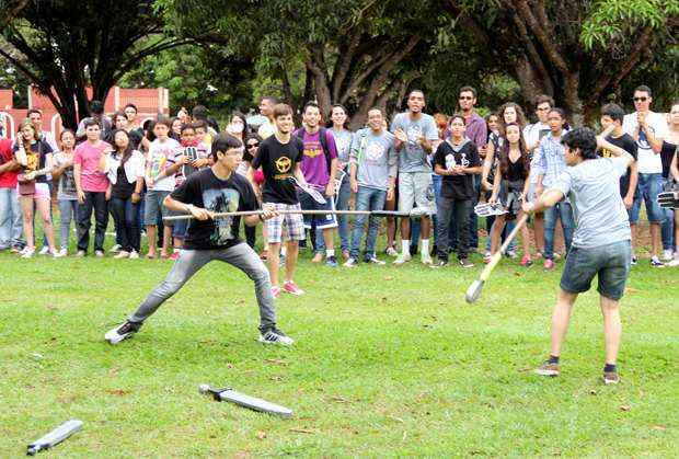 Um grupo de guerreiros se enfrentou em um jogo de 